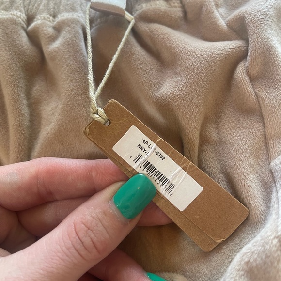 SKIMS size Large - Picture 3 of 3